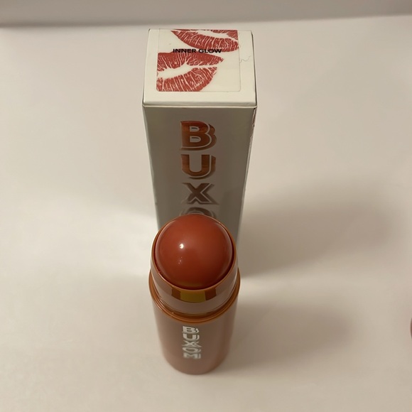 Buxom Power-Full Plump Lip Balm INNER GLOW
Lightly Swatched * - Picture 4 of 13
